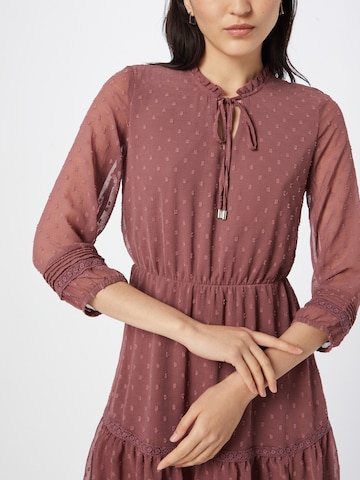 Robe 'Gotje' ABOUT YOU en rose