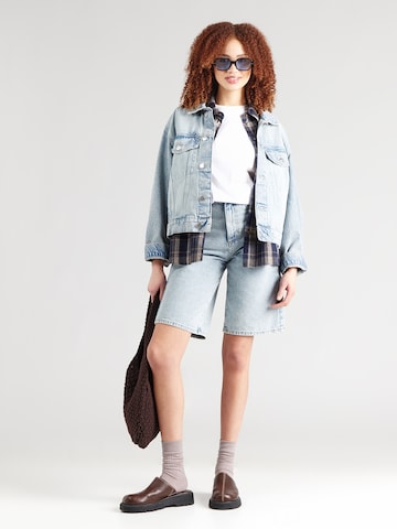 Tricou de la Iriedaily pe alb