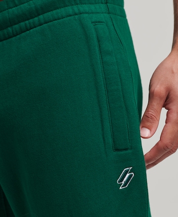 Effilé Pantalon 'Essential' Superdry en vert