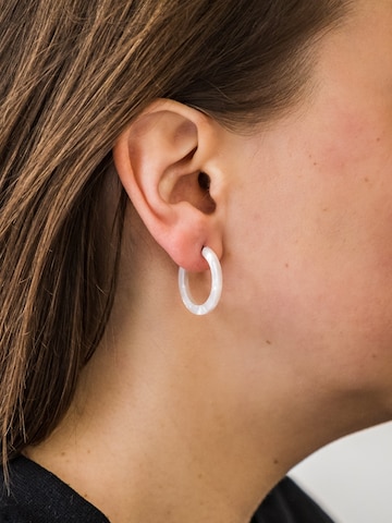 Fräulein Wunder Earrings 'Acetat Anni' in White