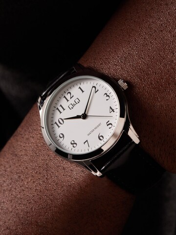 Q&Q Analog watch in Black