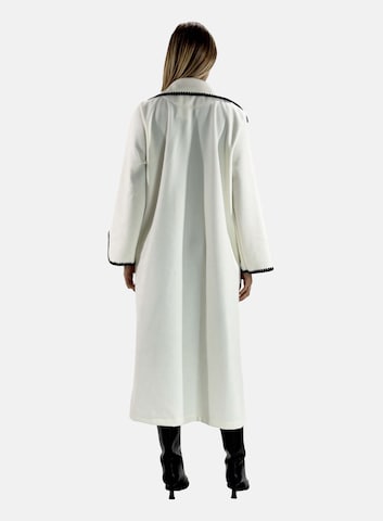Elara Mantel in Weiß