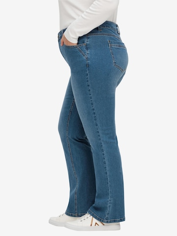 SHEEGO Bootcut Jeans in Blau