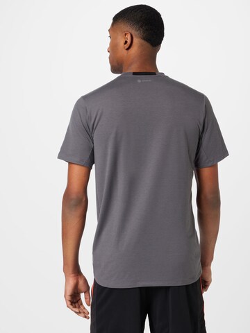 ADIDAS SPORTSWEAR - Camiseta funcional 'Designed for Training' en gris