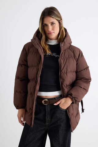 Veste d’hiver Trendyol en marron : devant