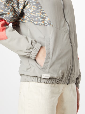 Iriedaily - Chaqueta de entretiempo 'Streetz' en gris