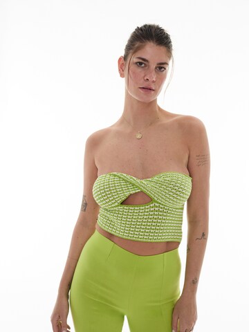 ABOUT YOU x Laura Giurcanu Knitted Top in Green: front