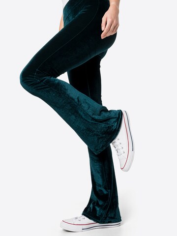 Urban Classics Bootcut Leggings in Grün