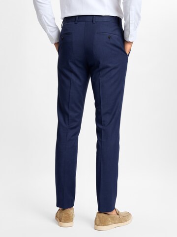 Coupe slim Pantalon à plis Finshley & Harding London en bleu