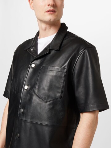 Han Kjøbenhavn Comfort fit Button Up Shirt in Black