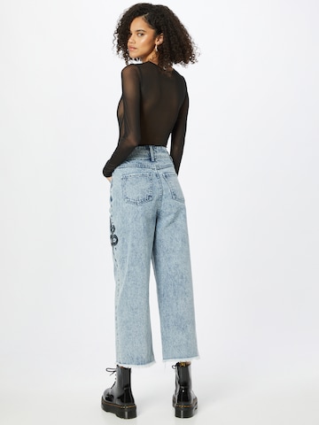 Wide leg Jeans 'Lou' de la ABOUT YOU x INNA pe albastru