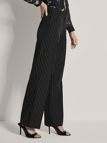 MADELEINE Wide leg Trousers with creases in Black