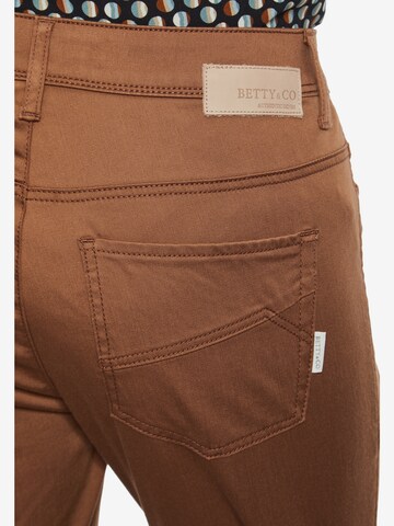 Betty & Co Slimfit Hose in Braun