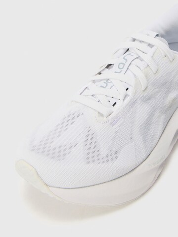 ASICS Běžecká obuv 'NOVABLAST 5' – bílá