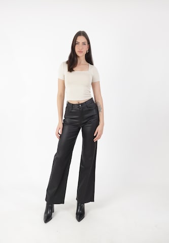 Elara Regular Hose in Schwarz