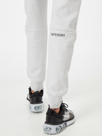 Superdry Tapered Hose 'Tech' in Grau