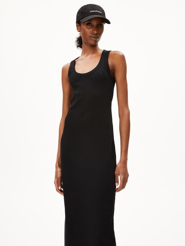 Robe ARMEDANGELS en noir : devant