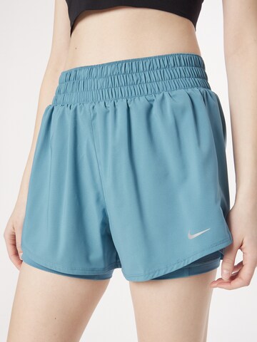 NIKE Regular Sportshorts in Blau