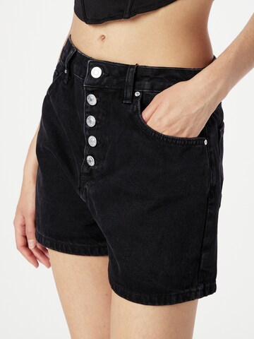 Trendyol Wide Leg Shorts in Schwarz