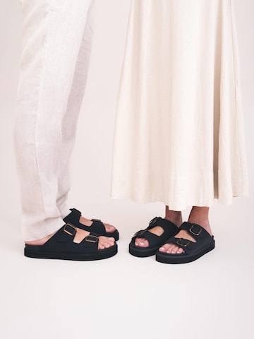 nae Vegan Shoes - Sandalias 'DARKU' en negro