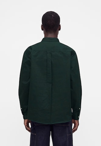 Carhartt WIP Comfort Fit Košeľa 'Madison' - Zelená