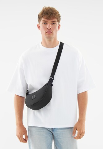 Johnny Urban Half Moon Bag 'Kaia Small' in Schwarz