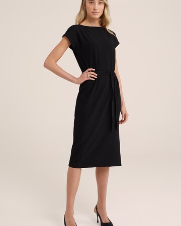 Rochie de la WE Fashion pe negru