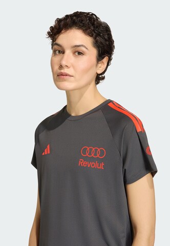ADIDAS PERFORMANCE - Camiseta de fútbol 'Audi Formula One Team Mechanics' en gris
