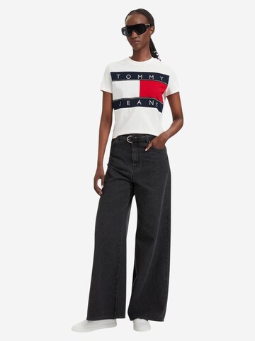 Maglietta 'DW0DW22818' di Tommy Jeans in bianco