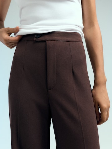Pull&Bear Široký strih Plisované nohavice - Hnedá