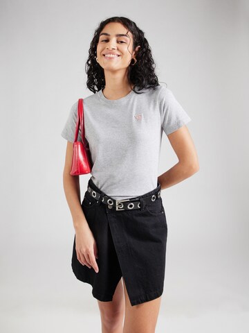 GUESS JEANS Тениска в сиво: отпред