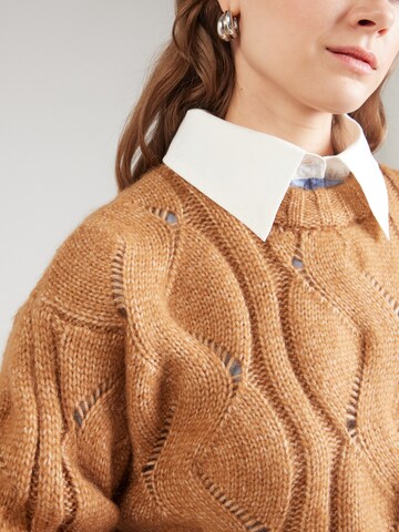 Monki Sweter w kolorze brązowy