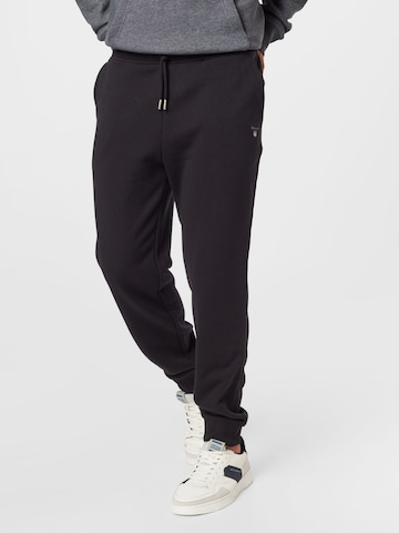 GANT Tapered Pants in Black: front