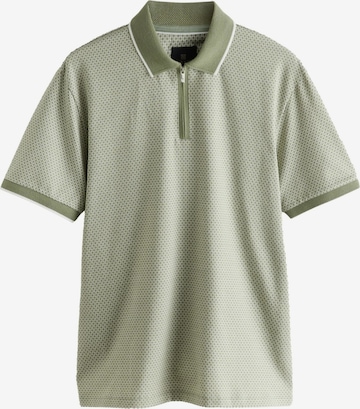 Tricou de la Next pe verde: față