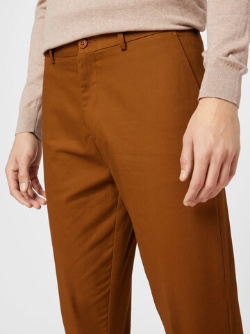 regular Pantaloni di BURTON MENSWEAR LONDON in marrone