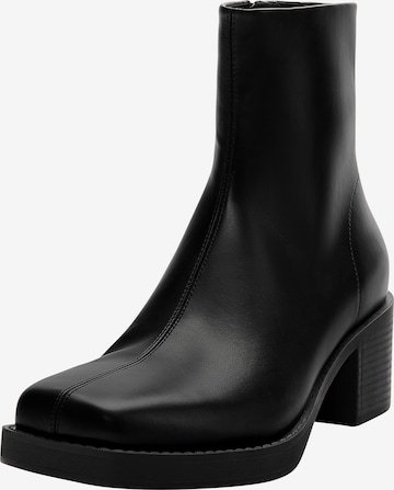 Pull&Bear Boot in Black: front