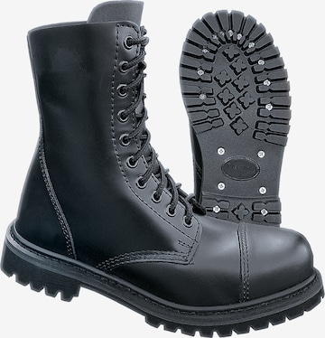 BranditČizme na vezanje - crna boja: prednji dio