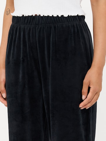 Only Petite Конический (Tapered) Штаны 'ONLREBEL' в Черный