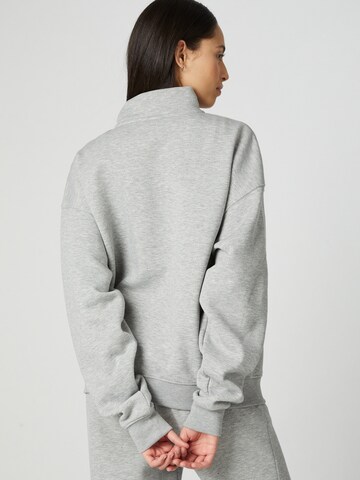 ABOUT YOU Limited Sweatshirt 'Mala' in Grau