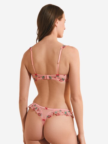 T-shirt Reggiseno 'Tomato Love' di ETAM in rosa