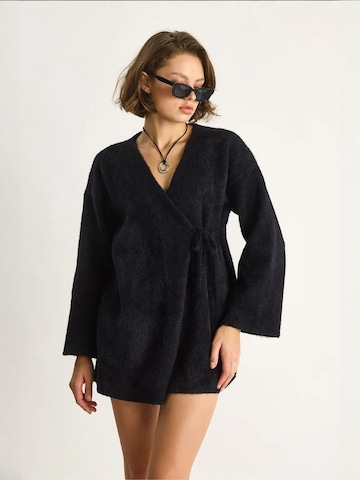 Giacchetta di Bianco Lucci in nero: frontale