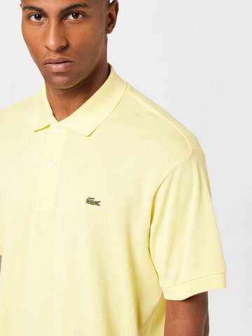 Coupe regular T-Shirt LACOSTE en jaune