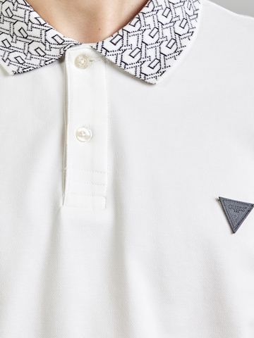GUESS Bluser & t-shirts 'LYLE' i hvid