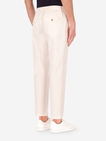 Distretto12 - regular Pantalón plisado 'Newman' en blanco