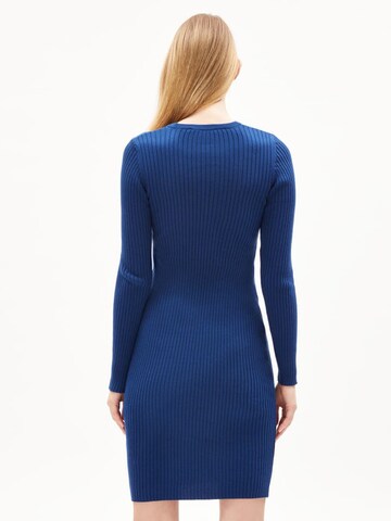 Robes en maille 'Liaa RN' ARMEDANGELS en bleu