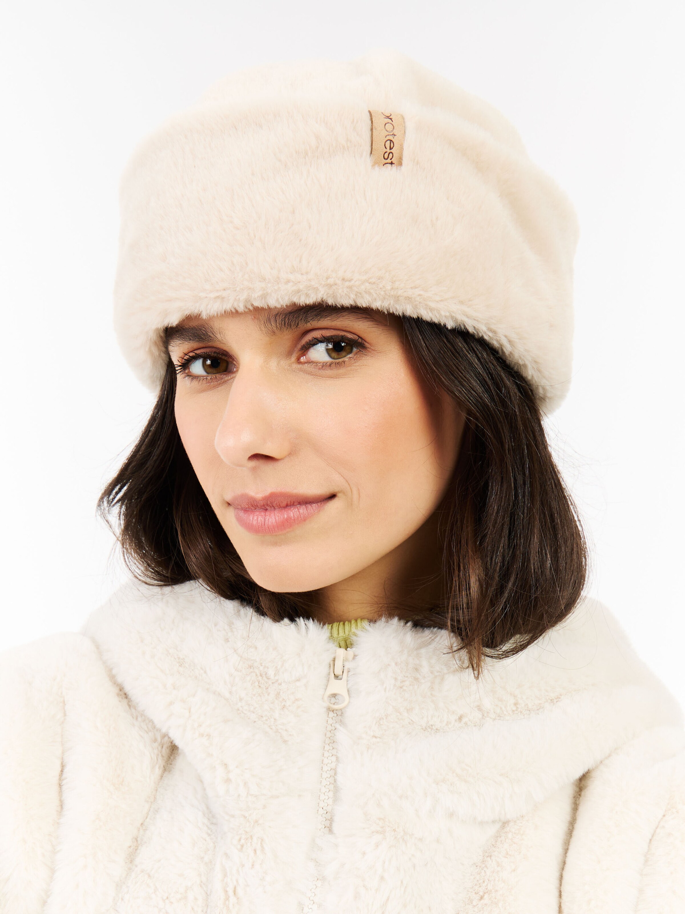 PROTEST Beanie 'PRTIndus' in White: front