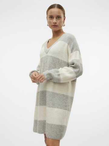 Robes en maille 'NATAHLIE' VERO MODA en gris