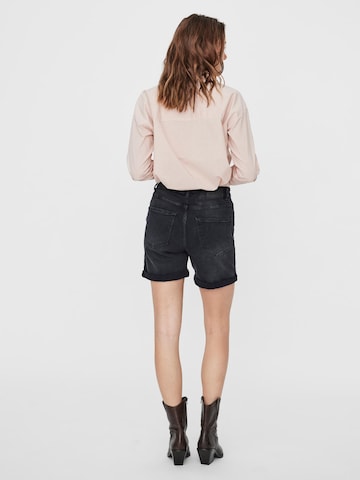 VERO MODA Regular Shorts 'Joana' in Schwarz