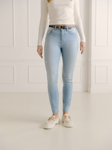 Guido Maria Kretschmer Women Regular Jeans 'Regina' in Blauw: voorkant