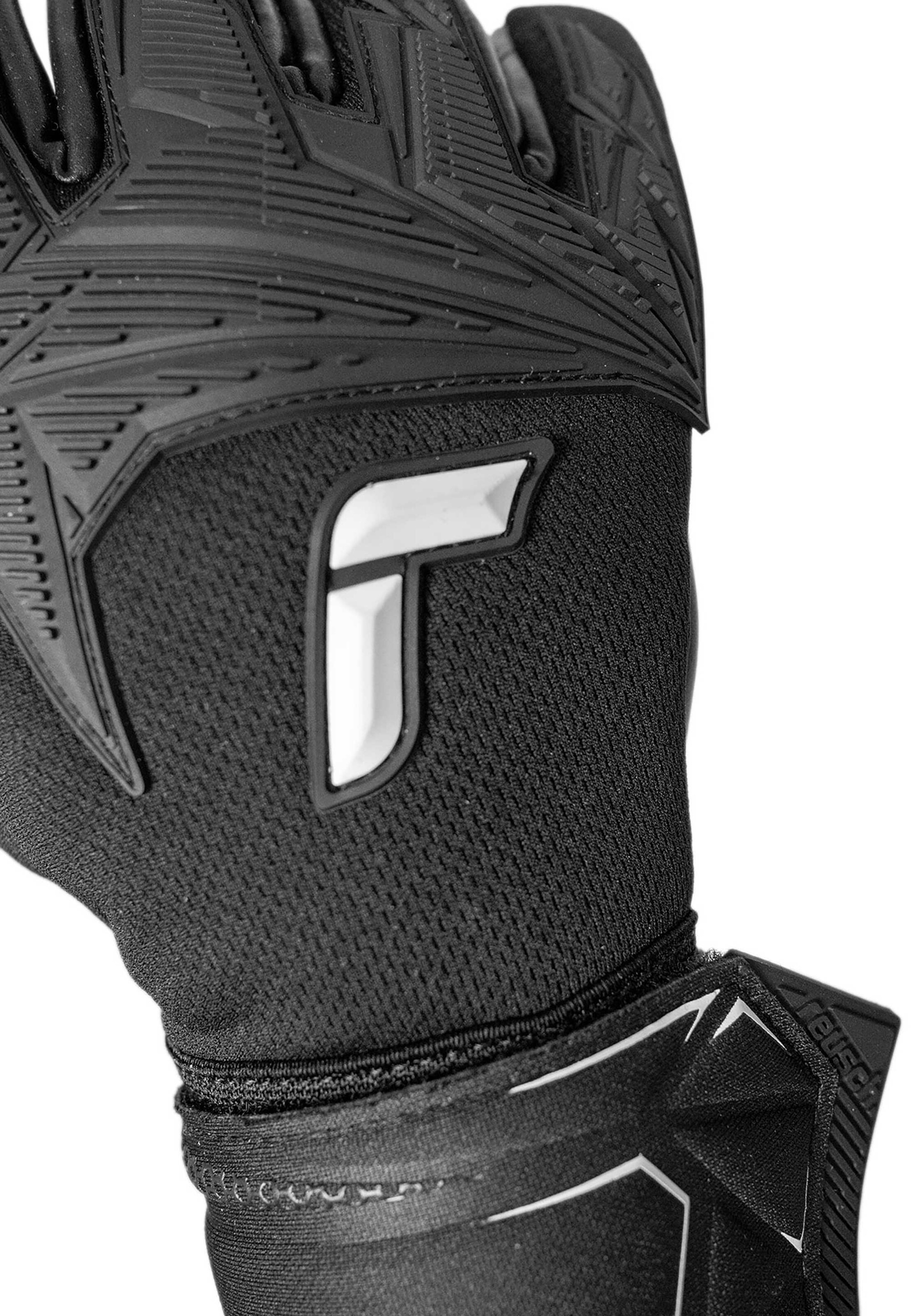 REUSCH Sports gloves 'Attrakt Freegel Infinity Finger Support' in Black